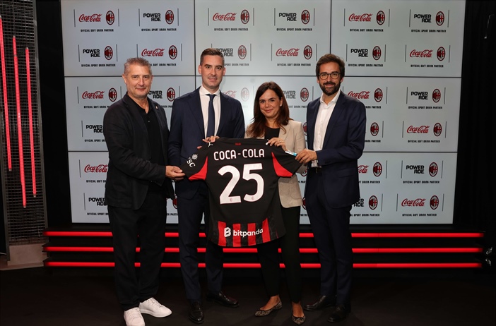 AC MILAN E COCA-COLA: DUE ICONE UNITE PER CELEBRARE CALCIO, MUSICA E LIFESTYLE